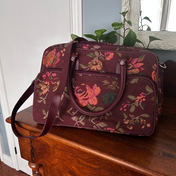 Unbranded Handbags - Large Unbranded Floral Burgundy Tote Bag/Carpet Bag